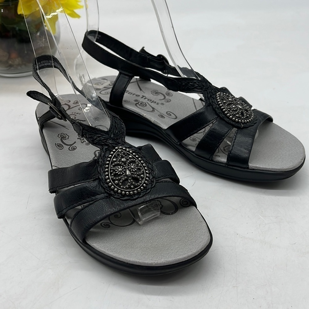 Baretraps Jovial Black Sandals with Medallian. BSN2982B
